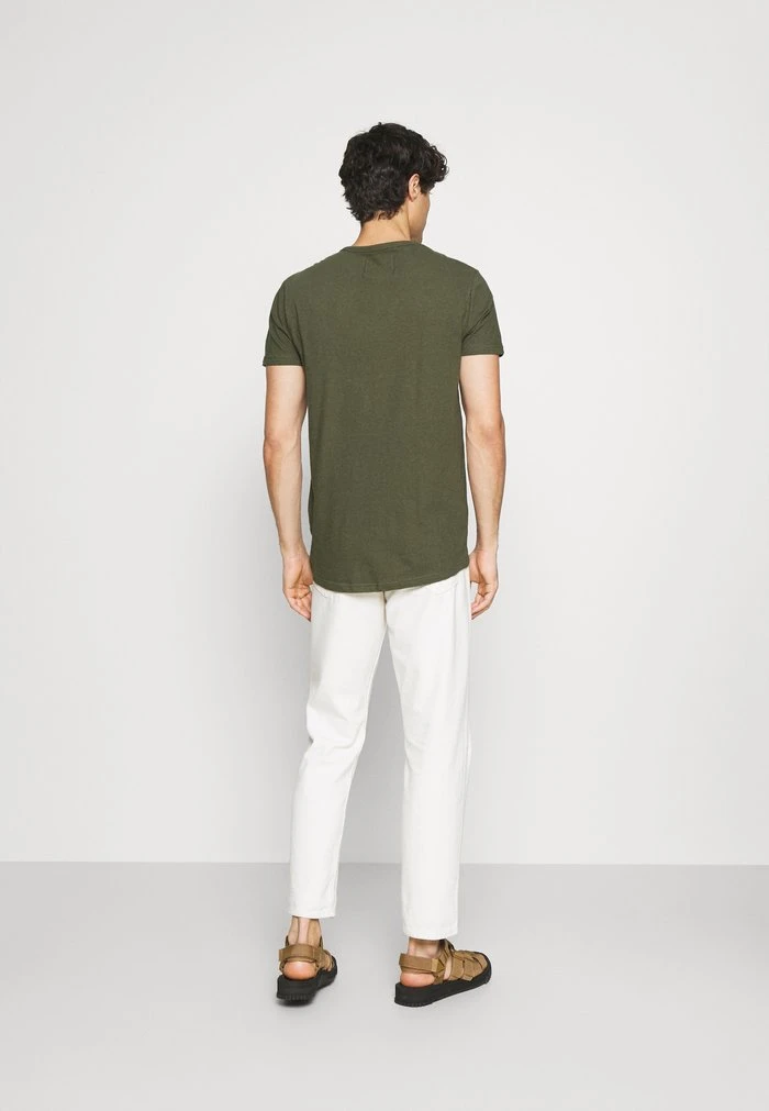 De gros 🌟 INDICODE 🎁 JEANS COHEN - T-shirt Basique - Army ⌛ – Image 3